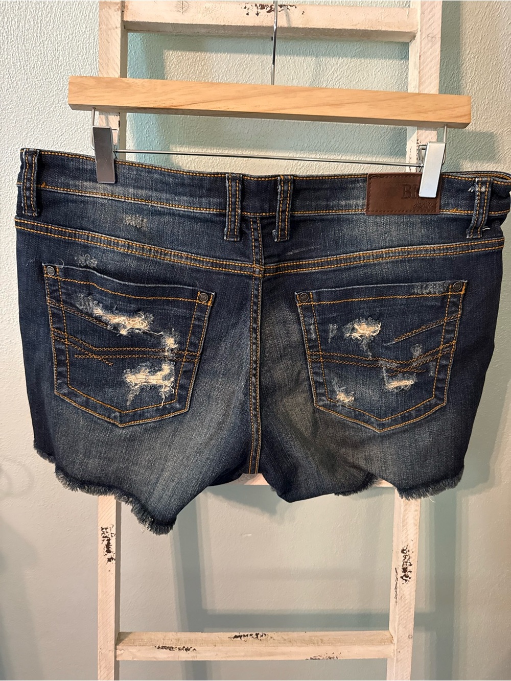 BKE Payton Dark Blue Distressed Denim Raw Hem Shorts Women Size 32 - Picture 2 of 9